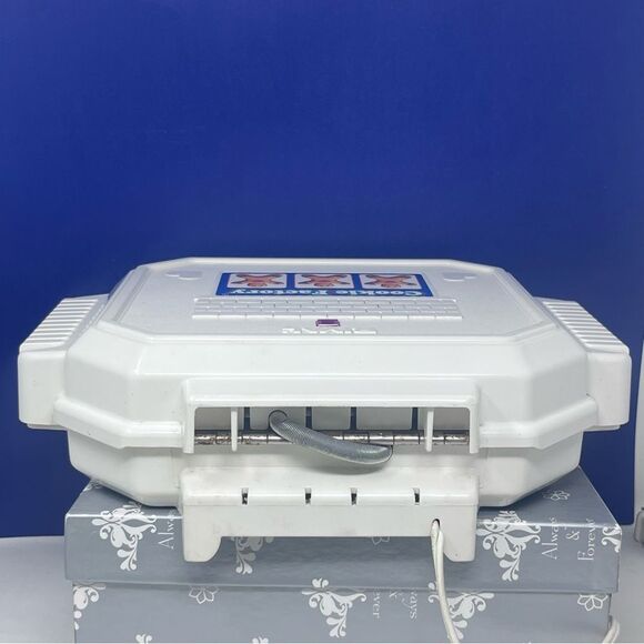 Rival Cookie Factory Model 9952 w/ instructions and 4 stacked Molded Pans - Picture 6 of 11